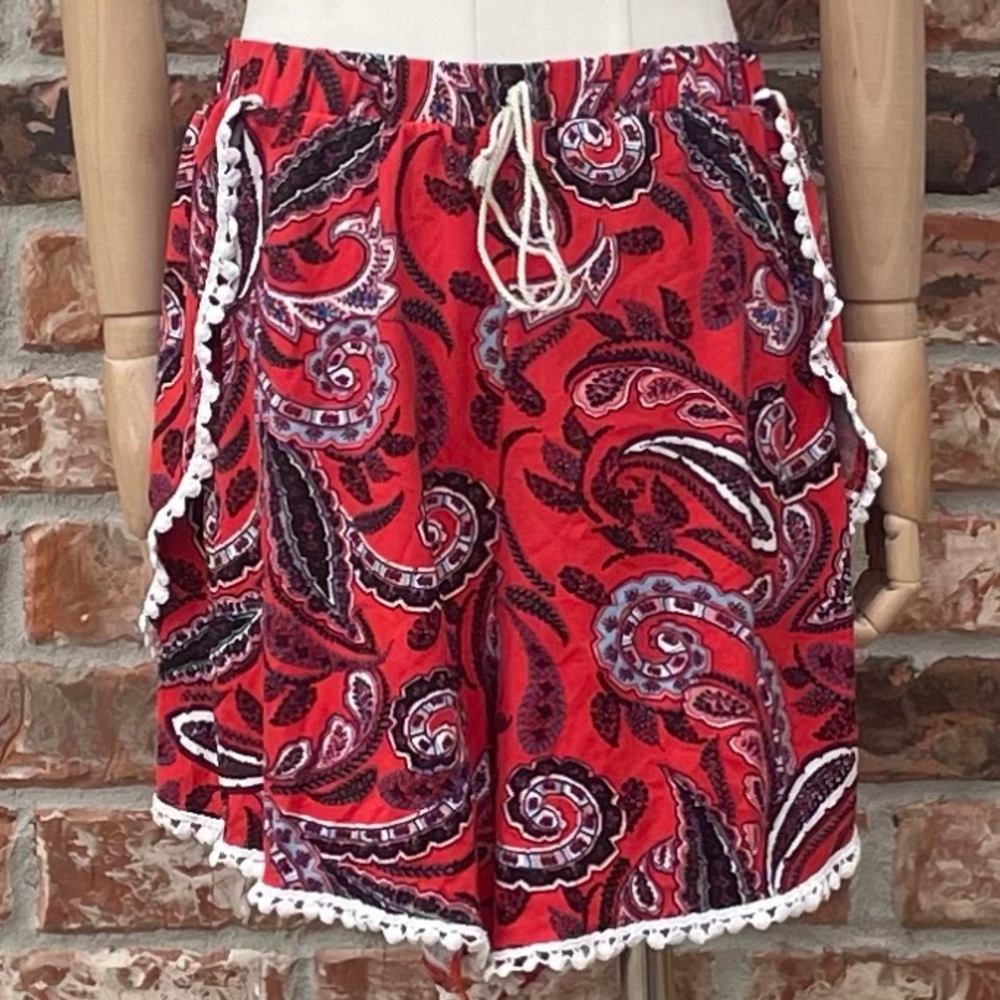 Shosho plus size red paisley print shorts w/ hanging ball tassels / 3X / EUC